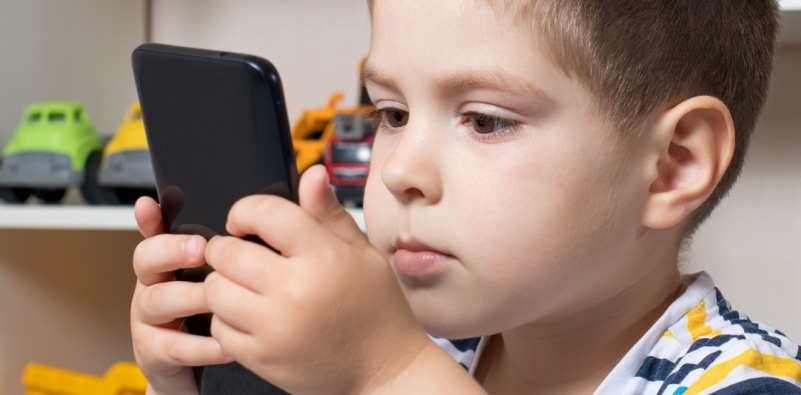 causes myopia